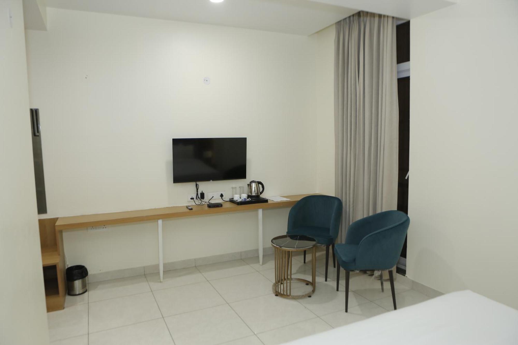 The Blue Vista Otel Greater Noida Dış mekan fotoğraf